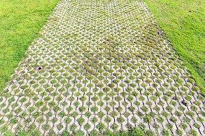 beton gyeprács burkolat fűvel