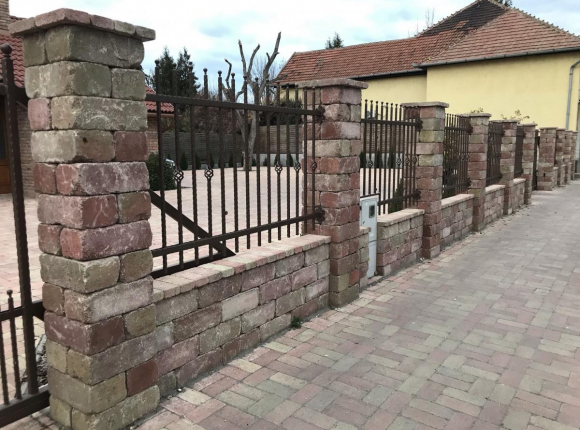Barabás antikolt blokkelem barna kerítés